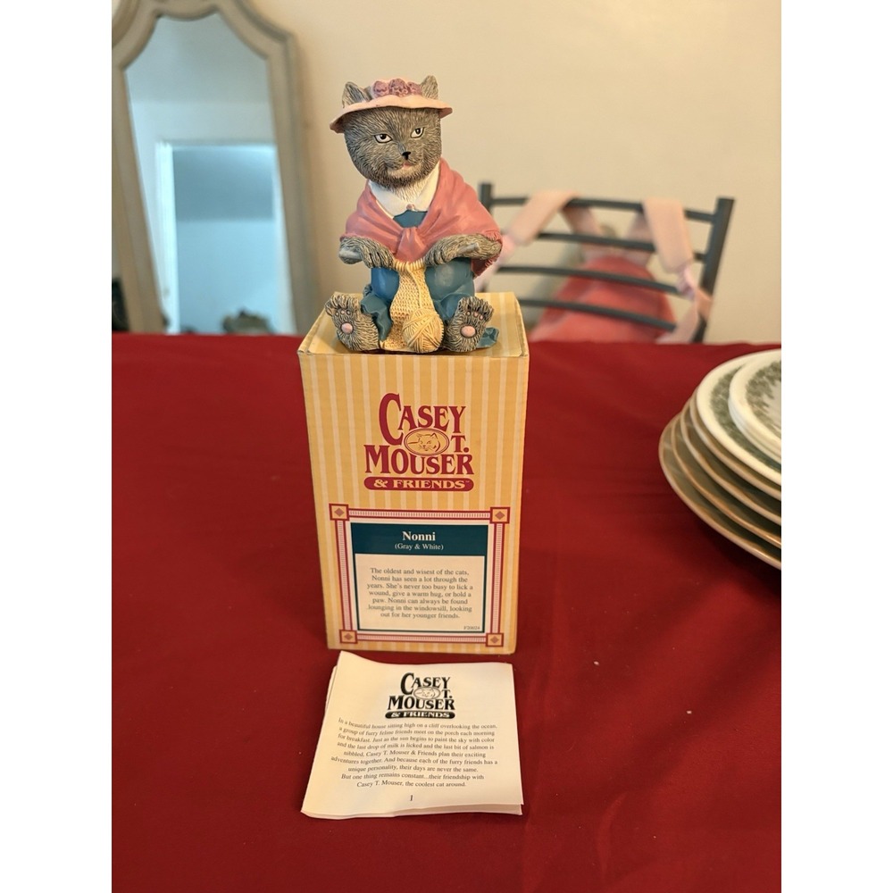 Casey T. Mouser Nonni Cat Figurine Knitting Gray White Vintage Box #20024